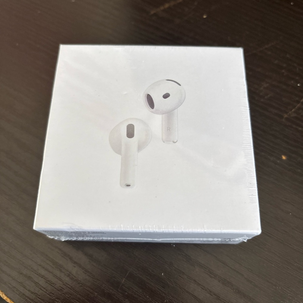 Apple AirPods in Classic White